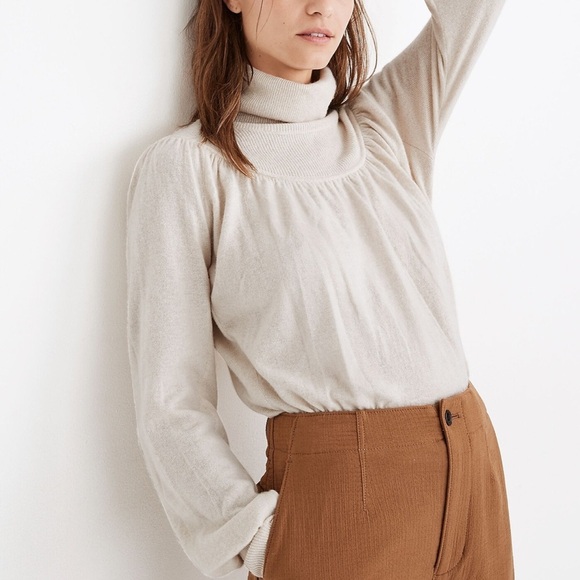 New Shirred Balloon-Sleeve‎ Turtleneck Sweater - Picture 4 of 6